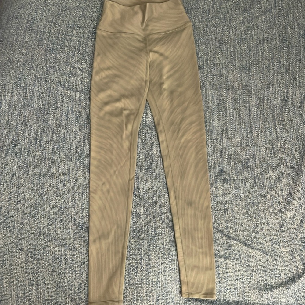 Leggin Alo Yoga, good condition, green color size XS